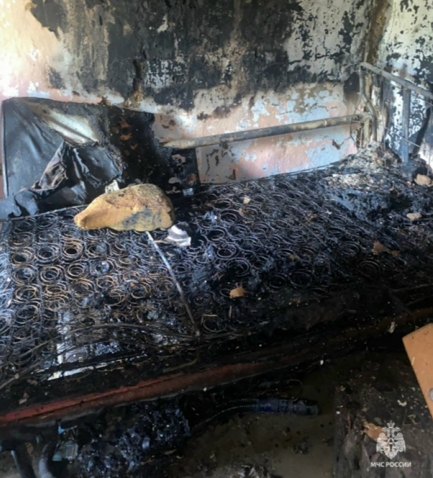 Осталась обугленная кровать: пожар в пригороде Таганрога
