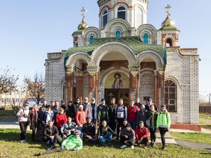 Вареновка таганрог. Храм Александра Невского Вареновка. Вареновка Ростовская область. Храм в Пролетарске Ростовской обл настоятель церкви.