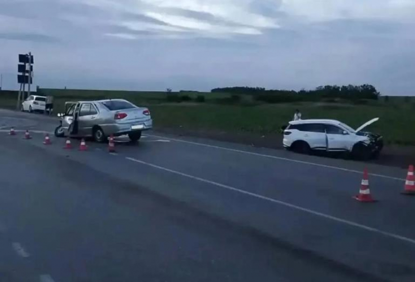 Не уступил дорогу: двое пожилых людей пострадали в ДТП под Таганрогом