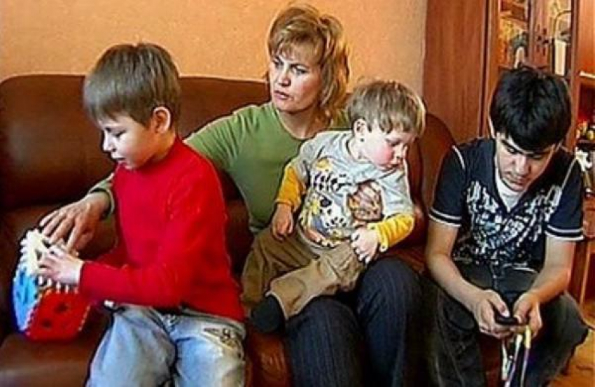 Опекунские пособия на детей в Таганроге возрастут на 400 рублей