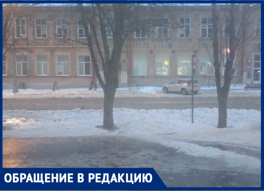 "Пора надевать коньки": таганрожцы делятся в Сети кадрами обледеневших улиц