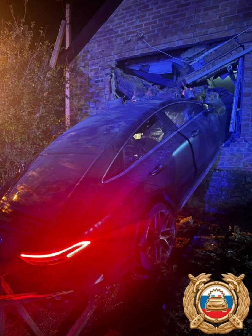 Залетела на чаёк: лихачка снесла дом под Таганрогом