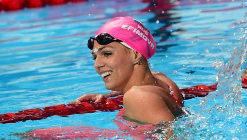  Донская пловчиха Юлия Ефимова в жесткой борьбе выиграла серебро в заплыве на 100 метров