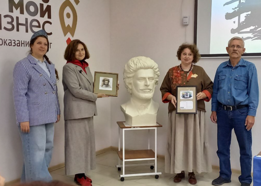 Бюсты знаменитого живописца Куинджи подарили Таганрогу и Мариуполю