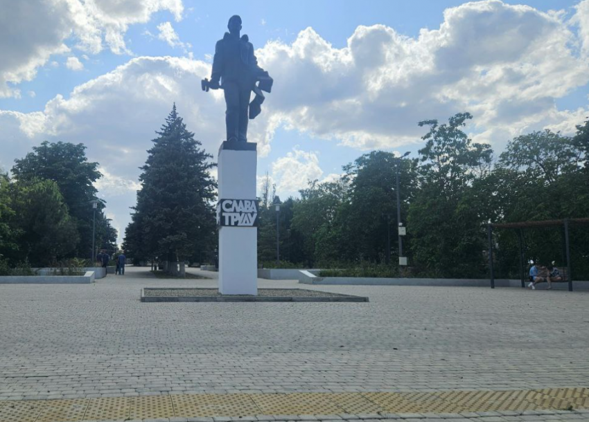 Спустя год - в упадке: многострадальная Северная площадь в Таганроге сменит хозяина  