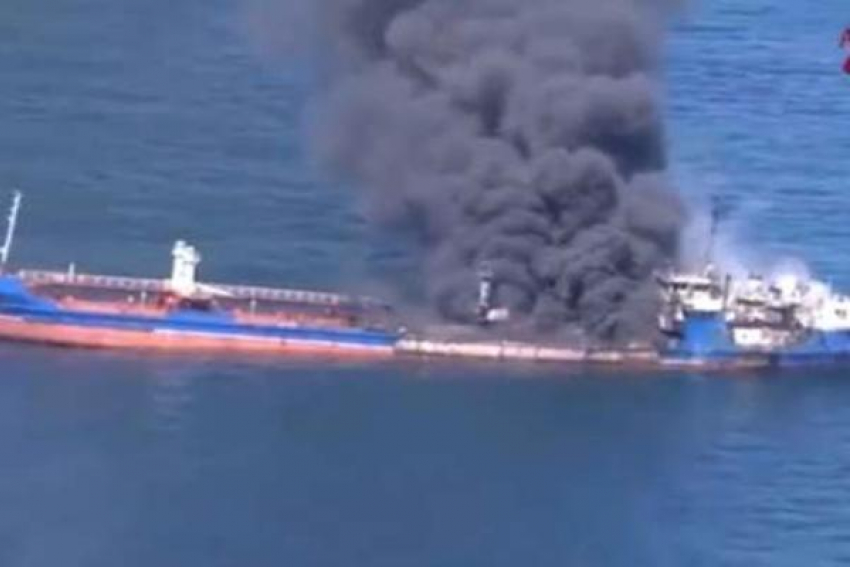 Российский танкер потерпевший бедствие в Каспийском море отбуксируют в Баку