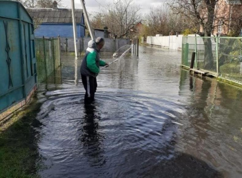 В Неклиновском районе  вода подтопила населенный пункт