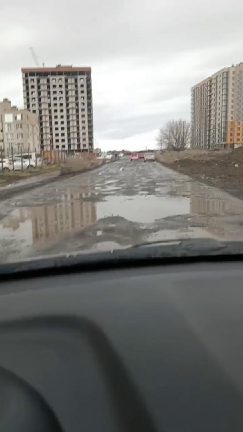 "Сделайте хоть что-нибудь!": таганроженка умоляет Администрацию отремонтировать дорогу к школе по улице Галицкого