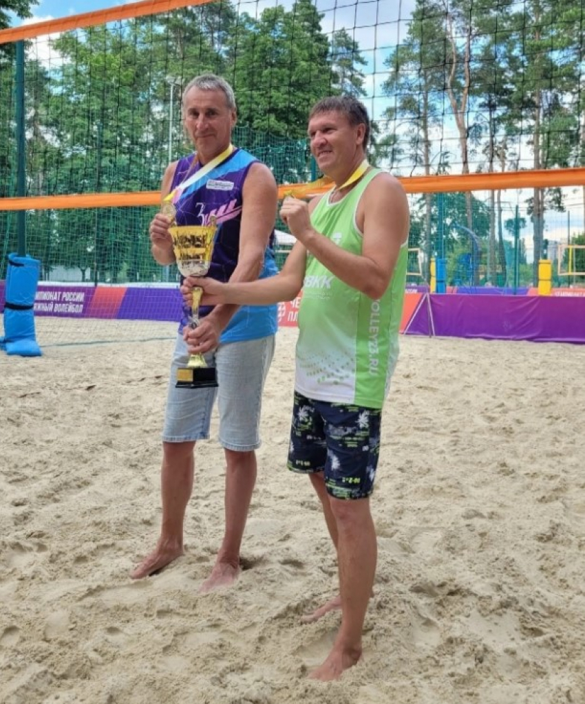 Красота игры в 50+: таганрожцы выиграли краевой турнир по пляжному волейболу