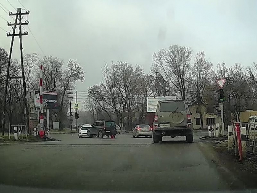 Два таганрогских водителя не поделили дорогу 