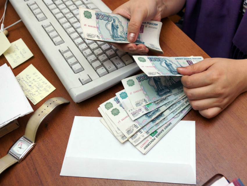 Прибавка к зарплате  бюджетникам Таганрога будет произведена осенью 2019 года на 4 процента