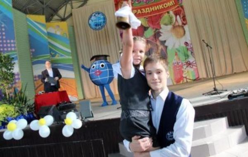 Первый звонок в Таганроге прозвенел для 24819 учеников