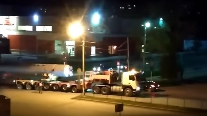 «Ядерная боеголовка» перевозимая по встречной полосе возмутила автолюбителей Таганрога