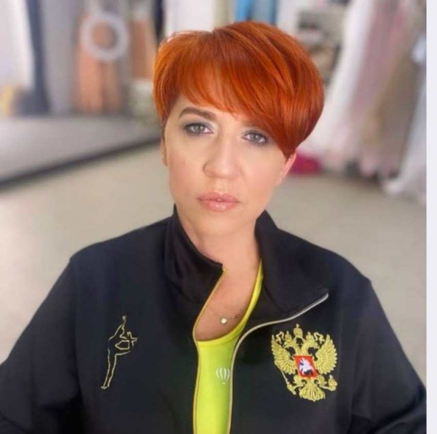 Воспитанницы СШ№3 и их родители поздравляют с днем рождения тренера Юлию Владимировну Кудрявцеву