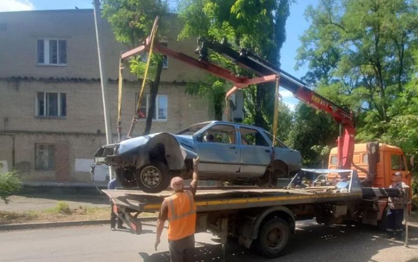 В Таганроге продолжается охота на машины-призраки