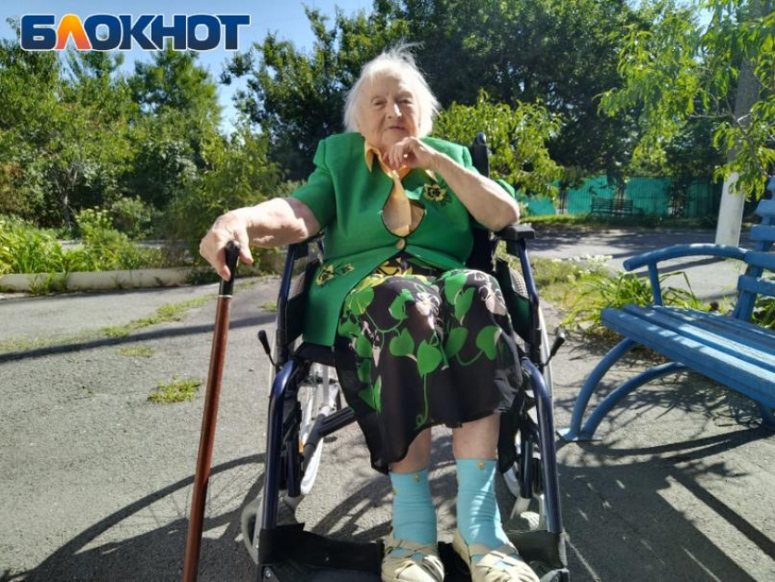 «Ленинград, окопы, крошки хлеба…»: 98-летняя таганроженка вспоминает юношеские годы 