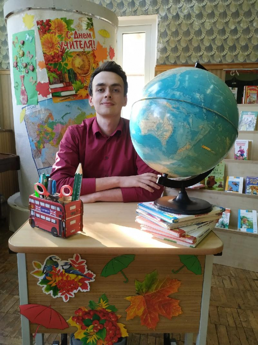 В СССР учителей уважали, а сейчас? Педагог из Таганрога разбивает мифы и постит мемы