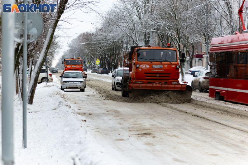 Обиженные на лед: таганрогское «Благоустройство» решило бороться не с гололедом, а с «Блокнотом»