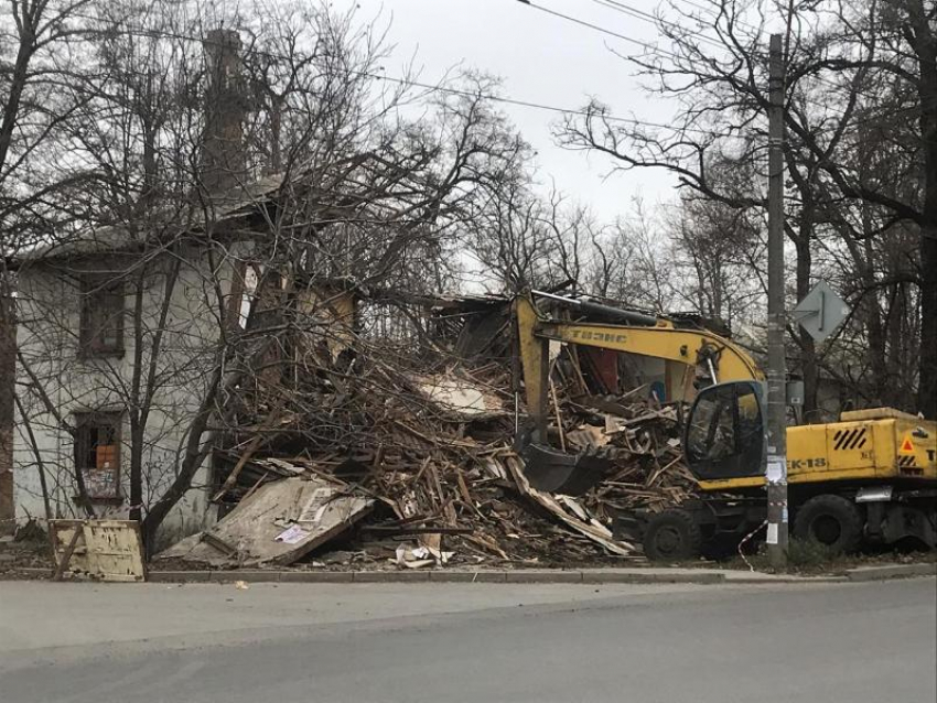 В Таганроге снесли рассадник бомжей