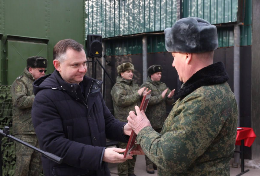 «Держат наше небо на замке»: Слюсарь наградил военнослужащих ПВО и лётчиков