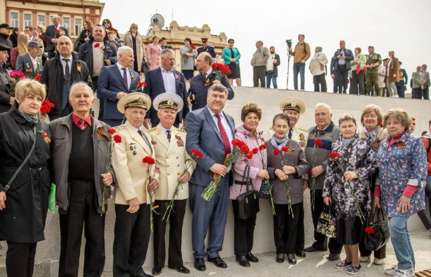 Делегация Таганрога отправилась в Ростов для участия в церемонии на Театральной площади