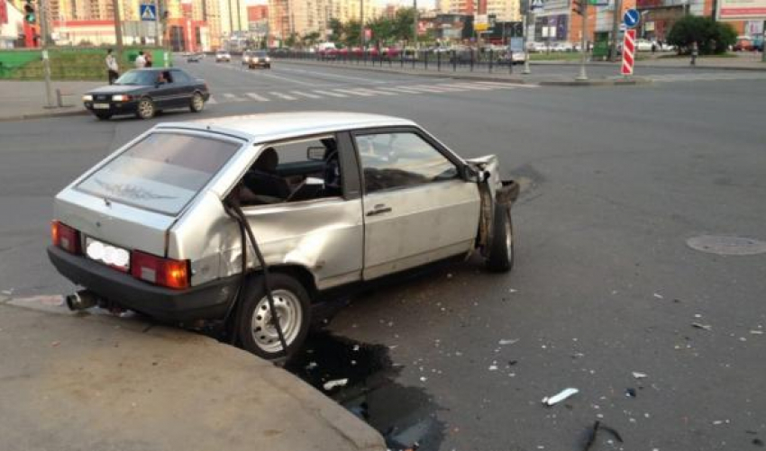 В Таганроге ищут участника аварии, который скрылся с места ДТП