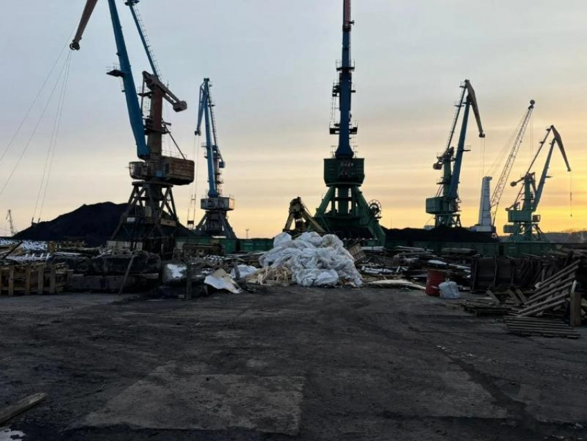 Таганрогский морской порт оштрафован на 200 тысяч рублей за нарушения при перевалке угля