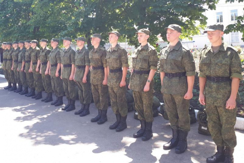 Таганрогские призывники направились в Президентский полк комендатуры Московского Кремля