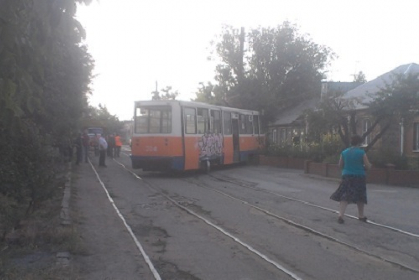 В Таганроге на Кузнечной трамвай слетел с рельс