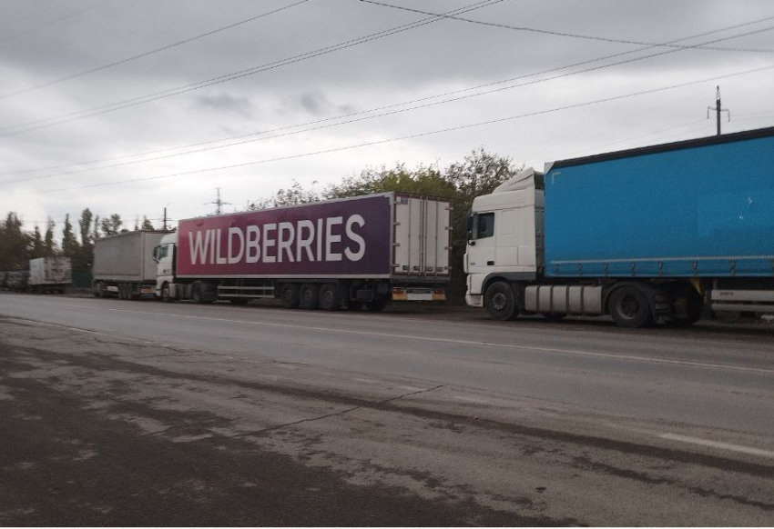 На трассе «Новороссия» накаляется зловонный конфликт дальнобойщиков и таганрожцев. Кто виноват? 