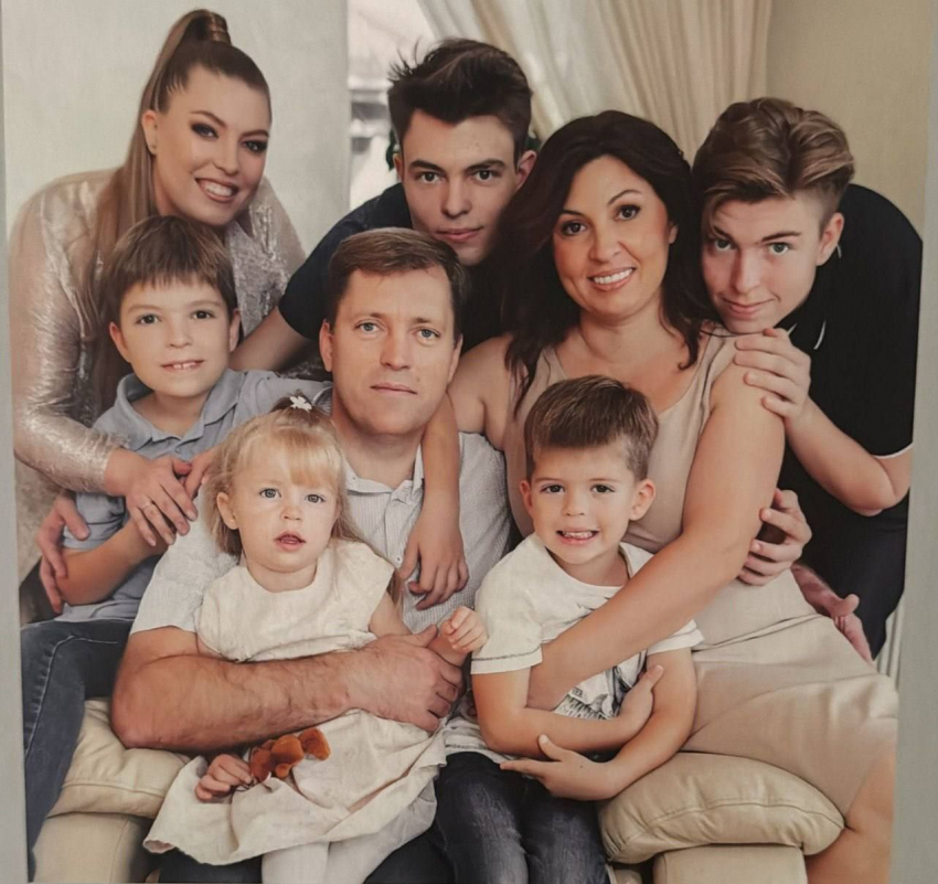 Семья из Мясниковского района получила медаль ордена «Родительская слава»