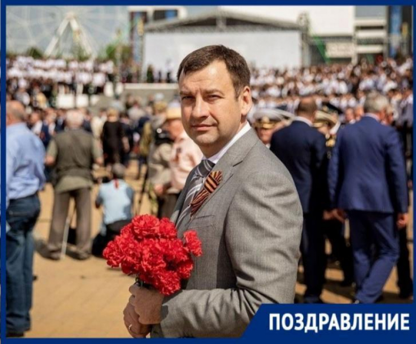 Глава администрации Андрей Лисицкий поздравил таганрожцев с Днем освобождения города