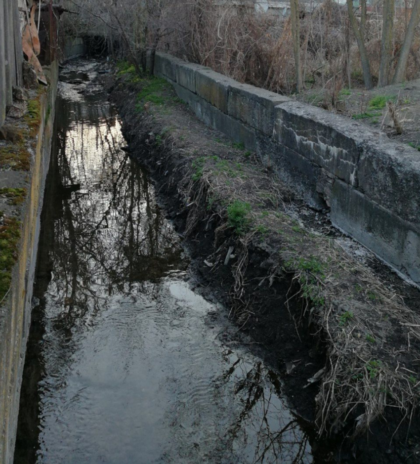 Муниципальные власти говорят, что чистят речку Малую Черепаху в Таганроге