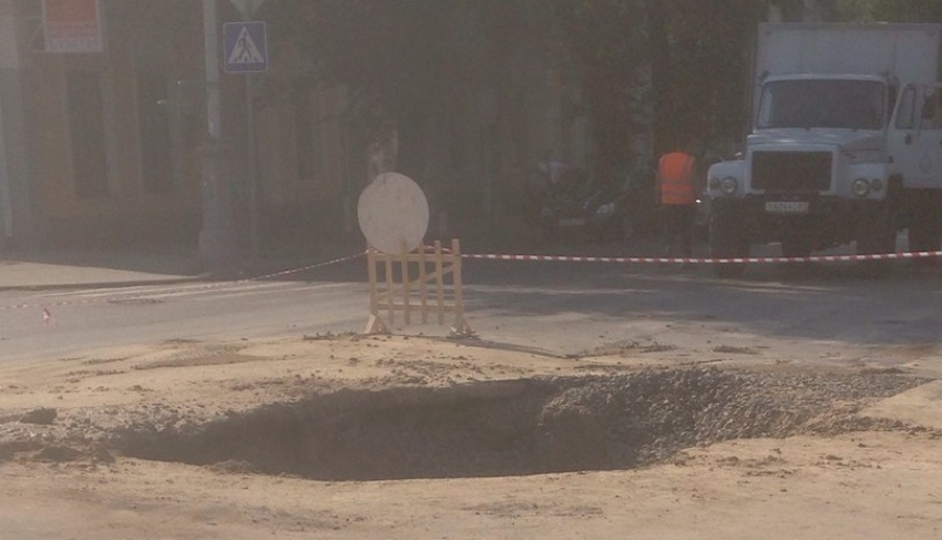 Центральная улица Таганрога продолжает уходить под землю