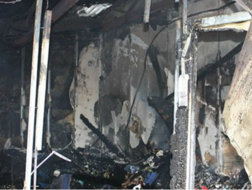Адское пламя сожгло ларек в Таганроге