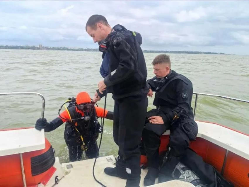 Водолазы МЧС подготовили акваторию Таганрогского залива: Бе 200 ЧС смогут безопасно забирать воду