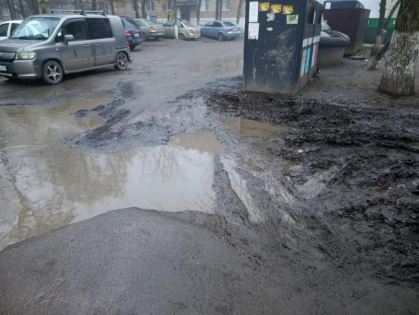 Жителям Вишневой снова обещают отсыпать дорогу, которая ранее продержалась три дня