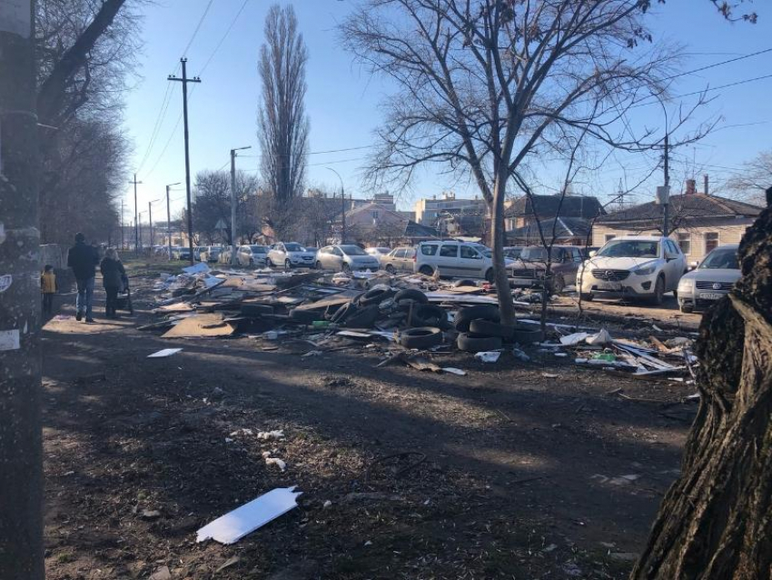Позорное лицо центра Таганрога- чучело сожгли, а мусор так и остался