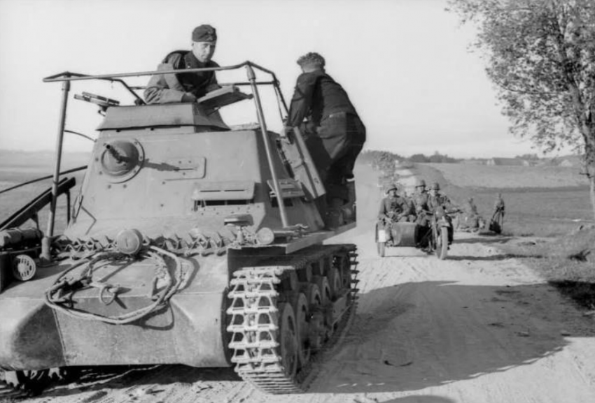 "Заводы взлетали на воздух": что поразило штурмбаннфюрера СС при взятии Таганрога 