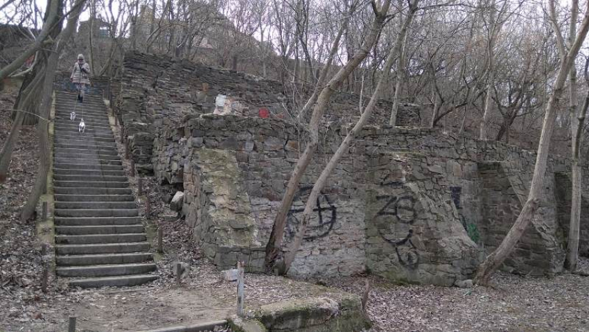 Таганрожцы всё чаще хотят уехать из города: что их раздражает?