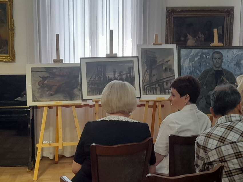 Таганрог празднует освобождение Луганска: городская галерея получила картины художников Донбасса