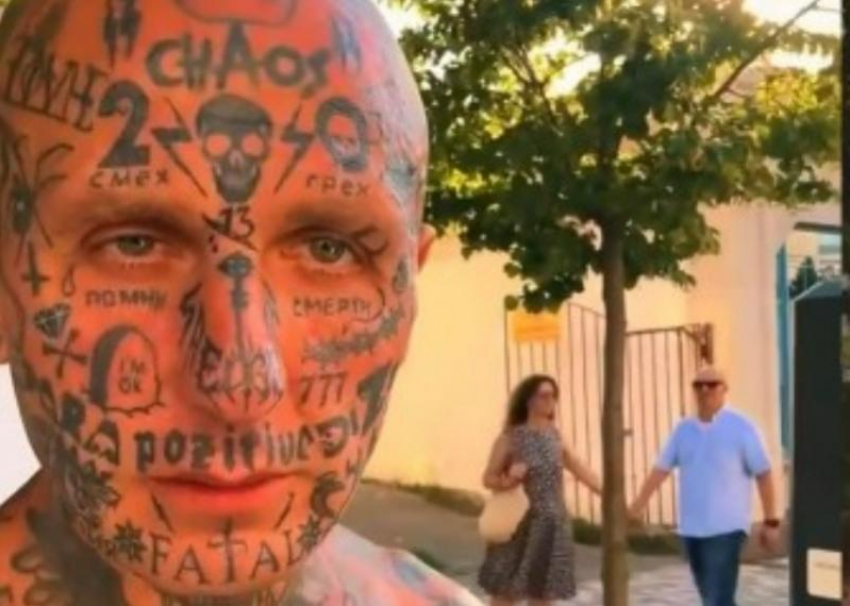 Жителей Таганрога напугал необычный блогер из Снежного