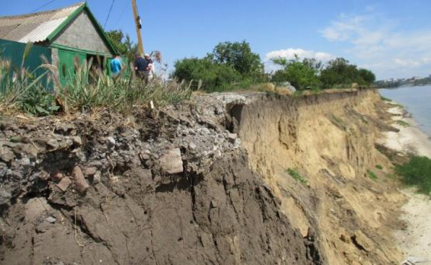 Береговая линия Таганрогского залива стремительно рушится - под угрозой несколько населенных пунктов