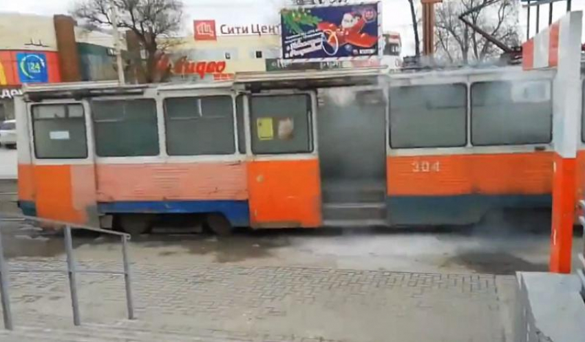 В Таганроге на ходу задымился трамвай
