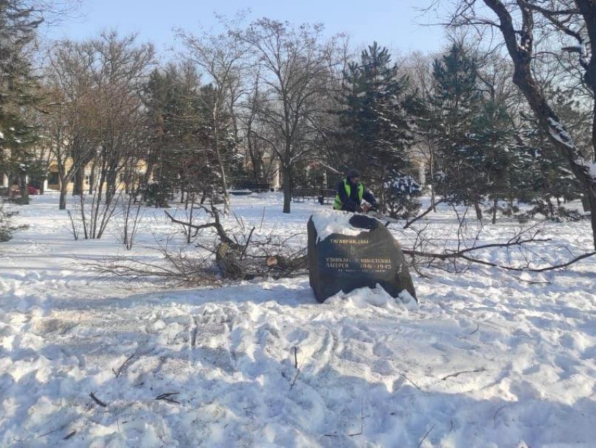 МКУ «Благоустройство» готовит город к празднованию дня рождения Антона Чехова