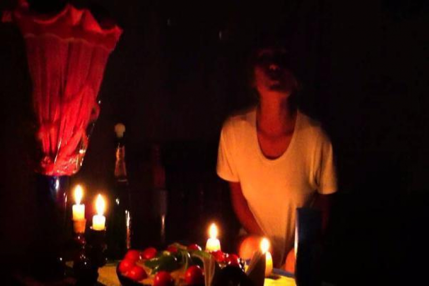 Нерасторопный курьер из фирмы доставки испортил таганрогской паре романтический ужин