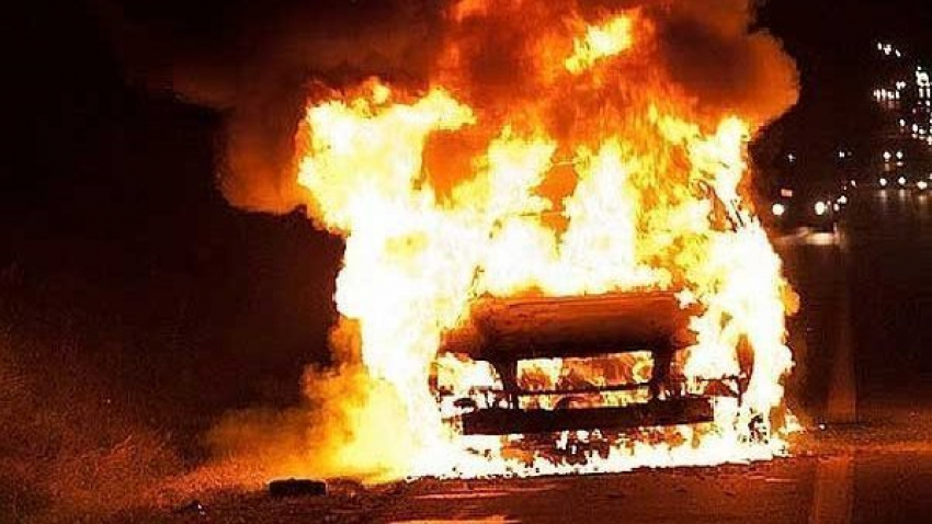 В Таганроге при движении загорелся автомобиль