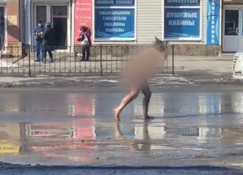 Женщину, которая голая бегала по Таганрогу, поместили в Дарагановку