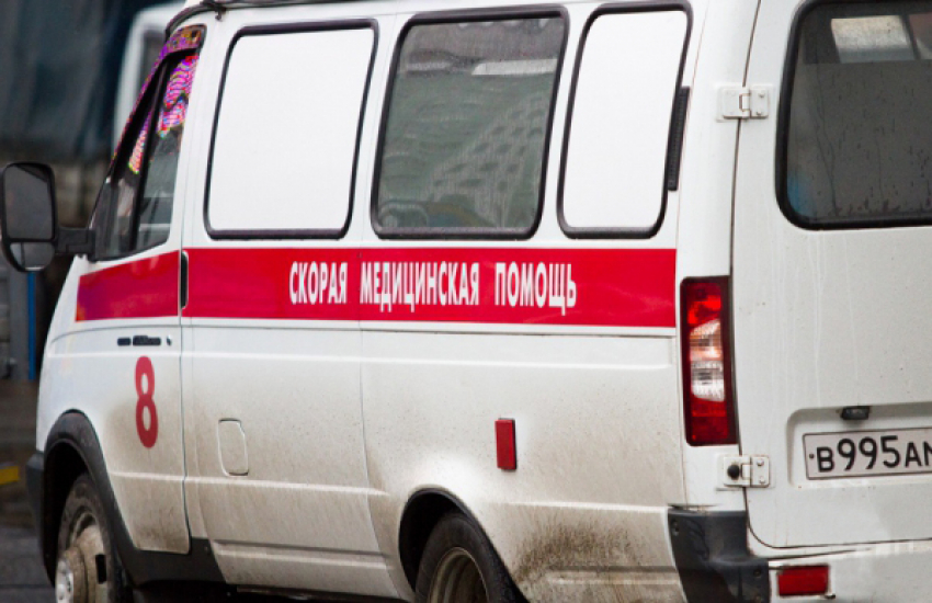 В Таганроге женщина попала под колеса автомобиля