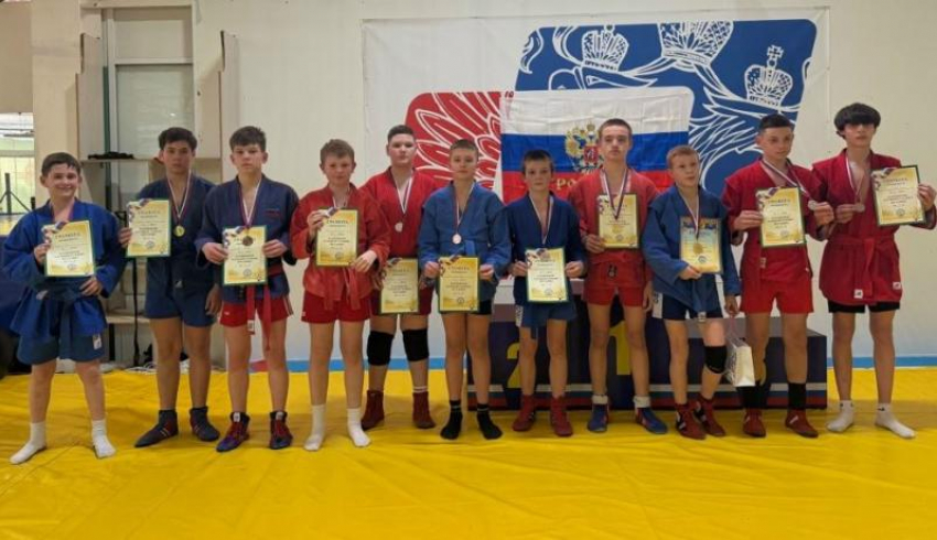 Юные спортсмены из Таганрога завоевали почётные награды на турнире по самбо